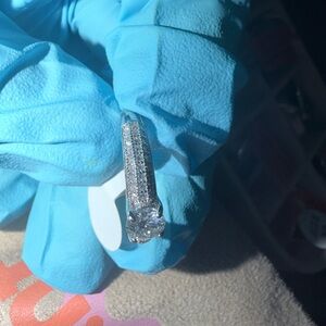 MOISSANITE
925 SILVER
0.75СТW size 7